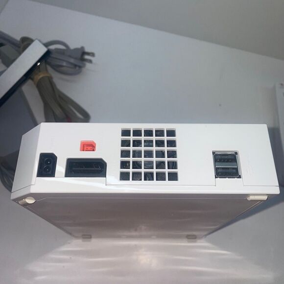 Nintendo Wii White Console RVL-001‎ Game Cube Compatible Bundle w/ 1 Controller - Picture 6 of 6